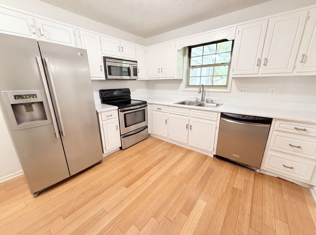 Photo 9 of 23 of 4558 Coopers Creek Pl SE, Smyrna, GA