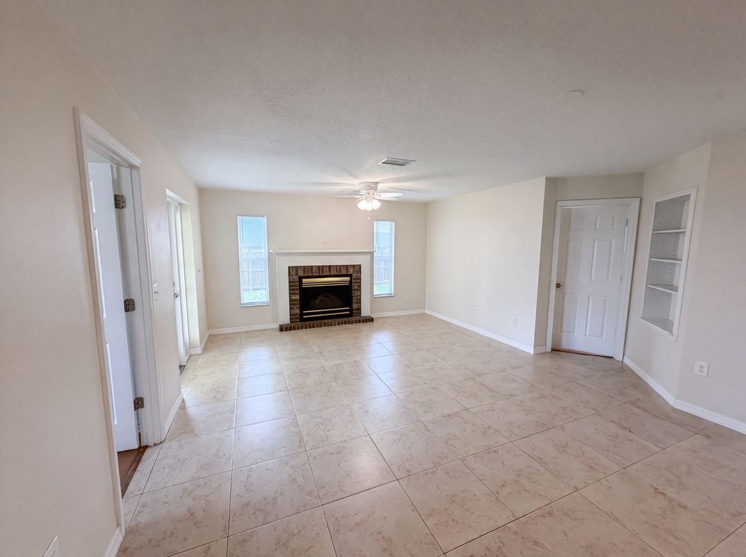 Property photo 3 of 1015 Deer Run Dr