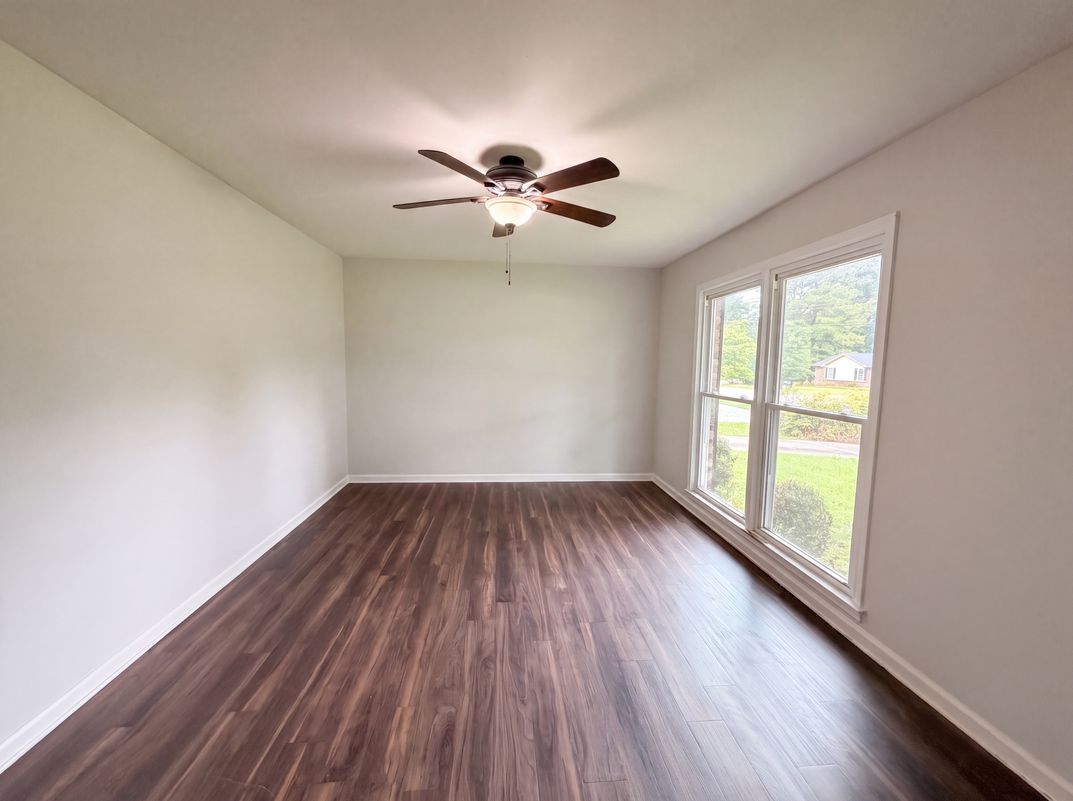 Photo 3 of 18 of 330 Harold Dr, Clarksville, TN