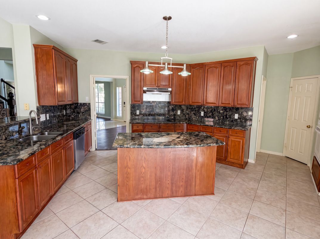 Photo 8 of 22 of 3606 Fairlands Dr, Richardson, TX