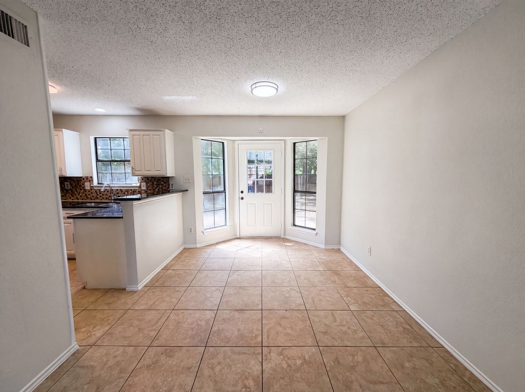 Photo 6 of 27 of 4300 Windwillow Ct, Fort Worth, TX