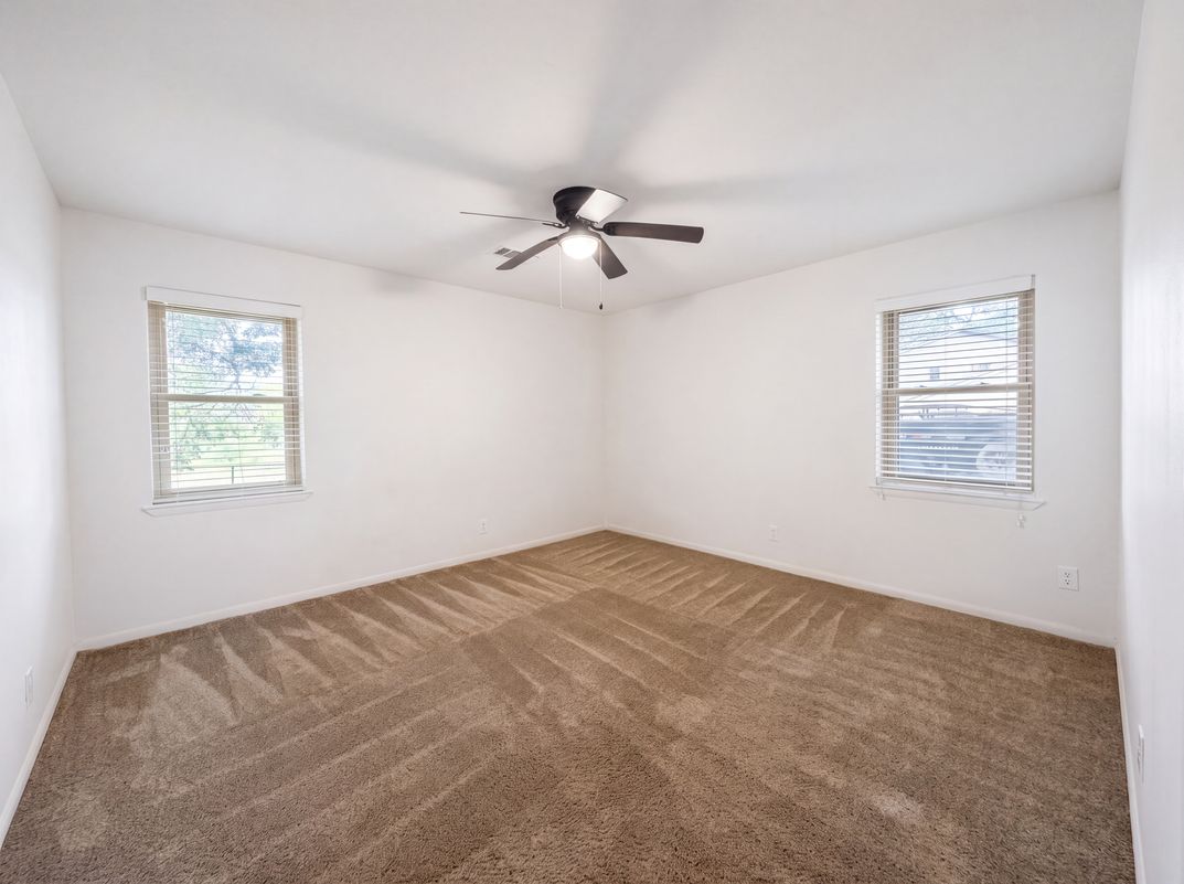 Photo 8 of 15 of 5204 Camino Dos Lagos Dr, Sherman, TX