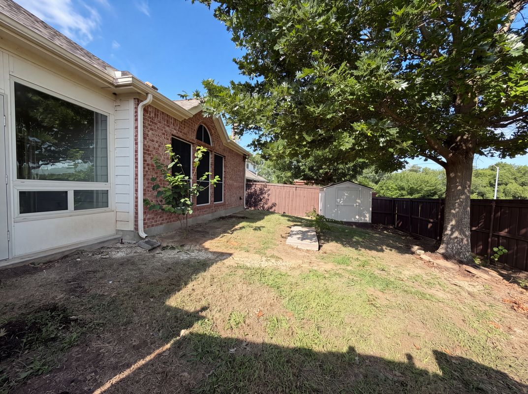 Photo 5 of 21 of 529 Olympia St, Desoto, TX