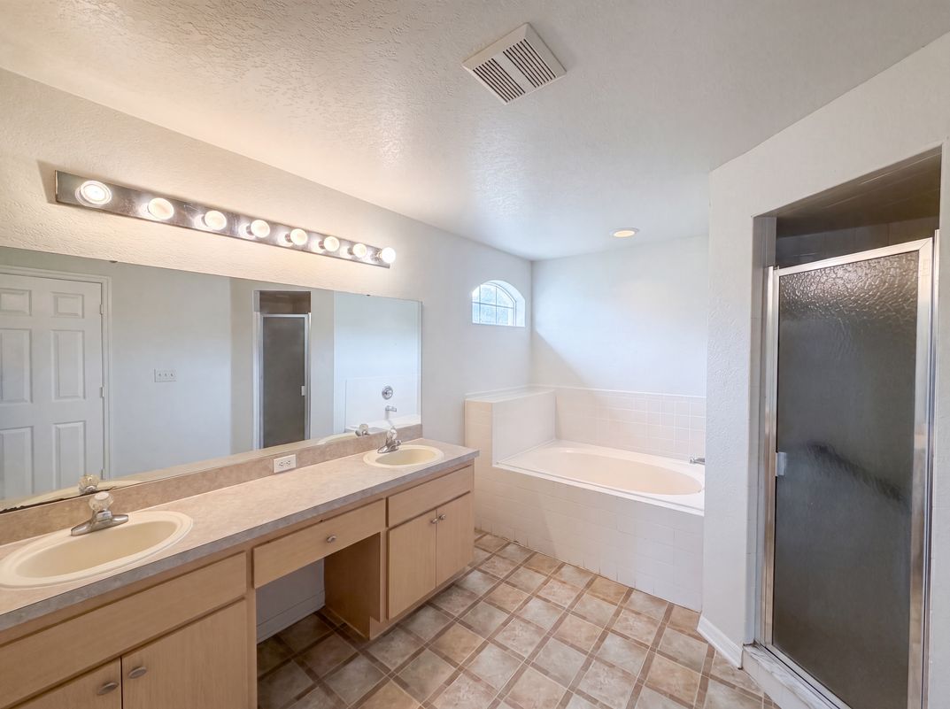 Photo 13 of 19 of 1038 Highland Crest Cir, Lake Wales, FL