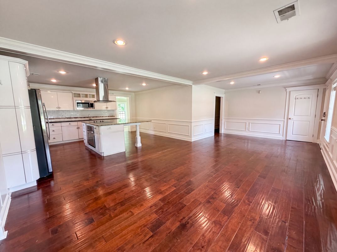 Photo 7 of 20 of 829 W 2nd North St, Summerville, SC