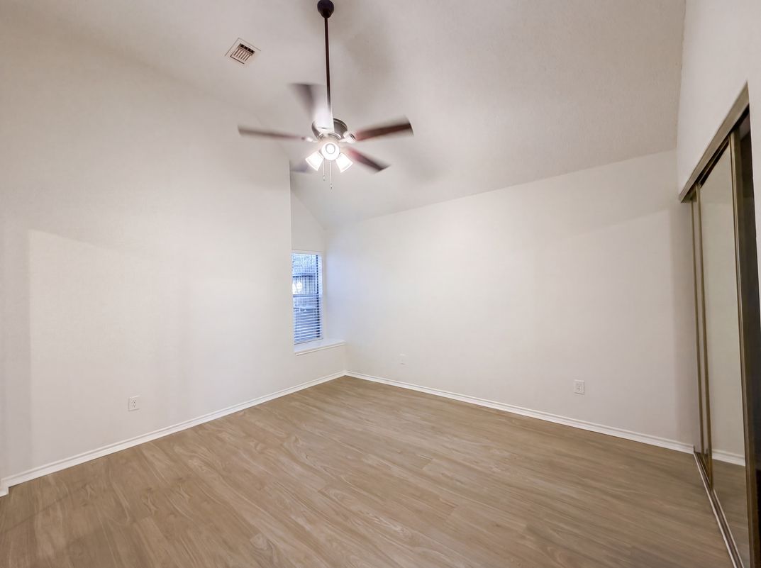 Photo 4 of 21 of 11823 Meadowchase Dr, Houston, TX