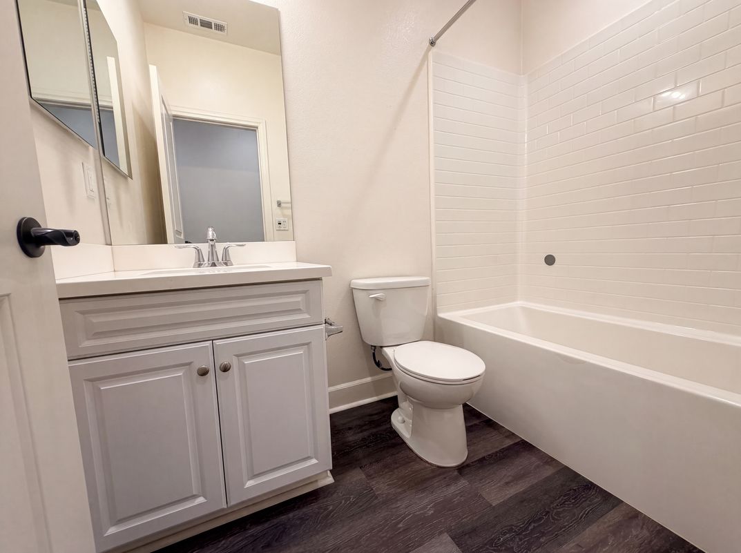 Photo 14 of 28 of 3120 E Yountville Dr, Ontario, CA