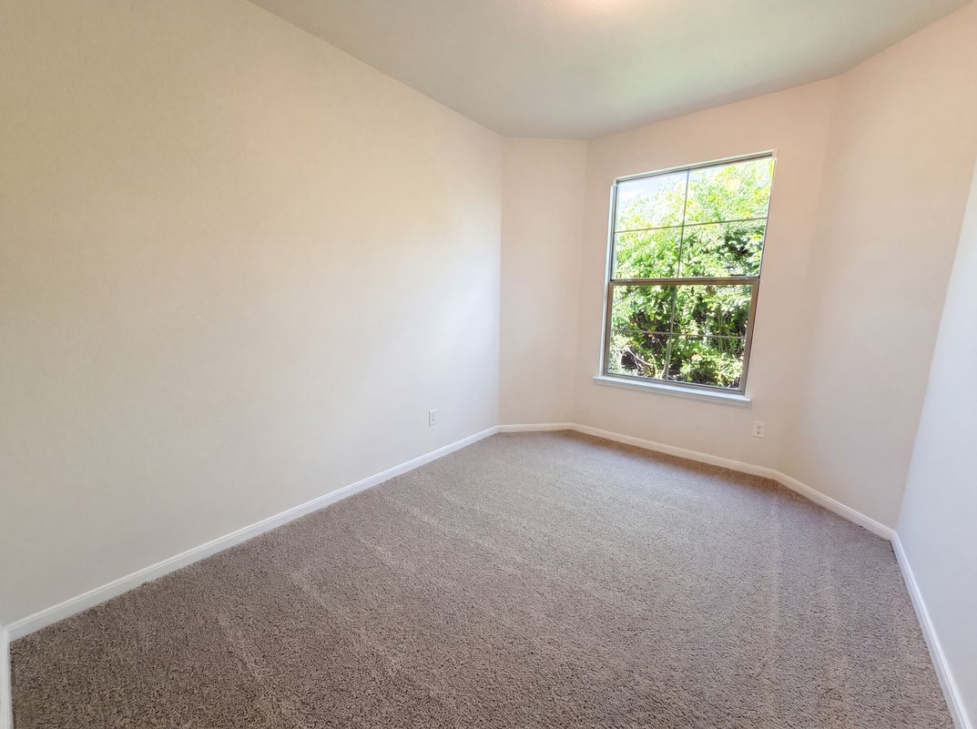 Photo 10 of 18 of 2824 Saint Bernard Dr, Dallas, TX