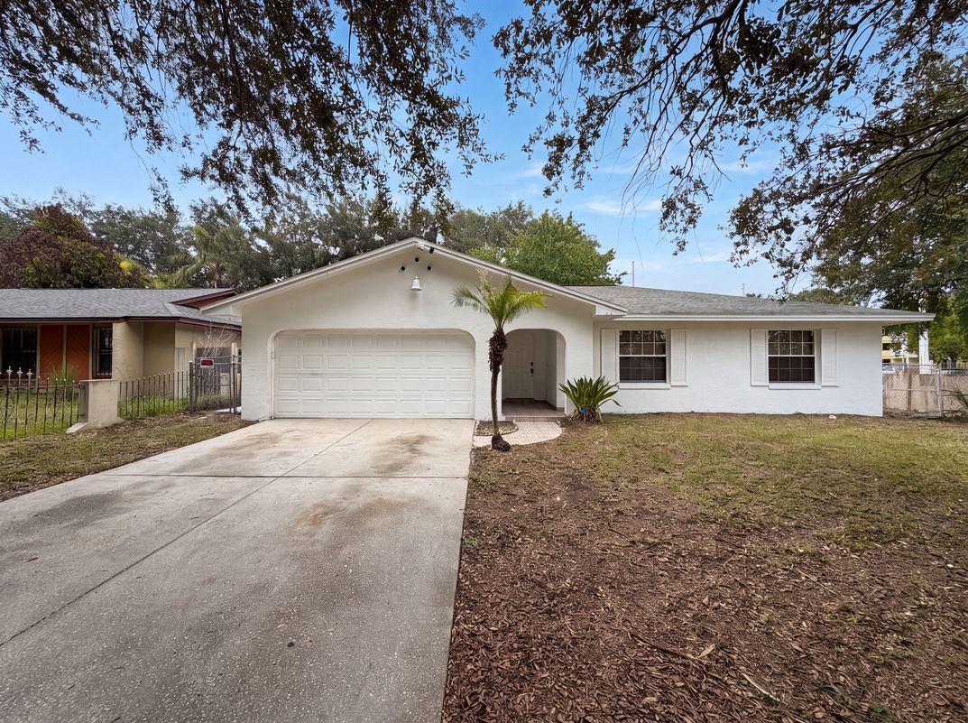 Photo 19 of 30 of 2401 Myakka Dr, Orlando, FL