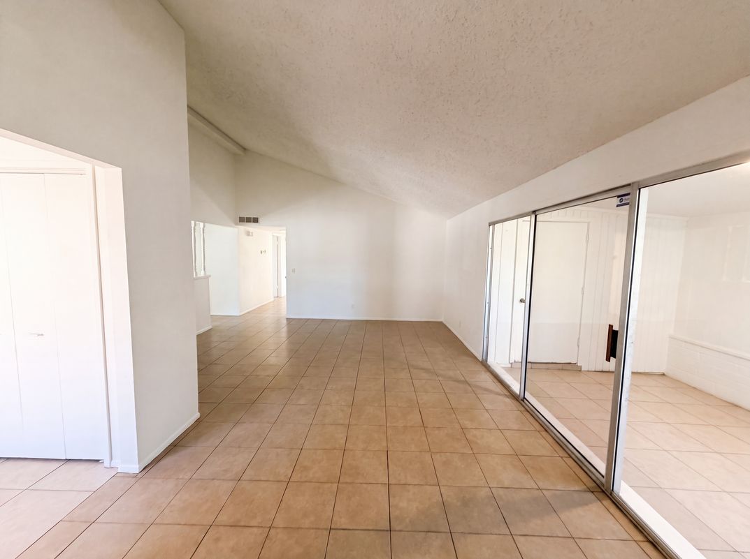 Photo 7 of 27 of 5617 W Hatcher Rd, Glendale, AZ