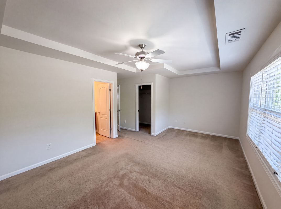 Photo 4 of 23 of 1019 Ivydale Cir, Lawrenceville, GA