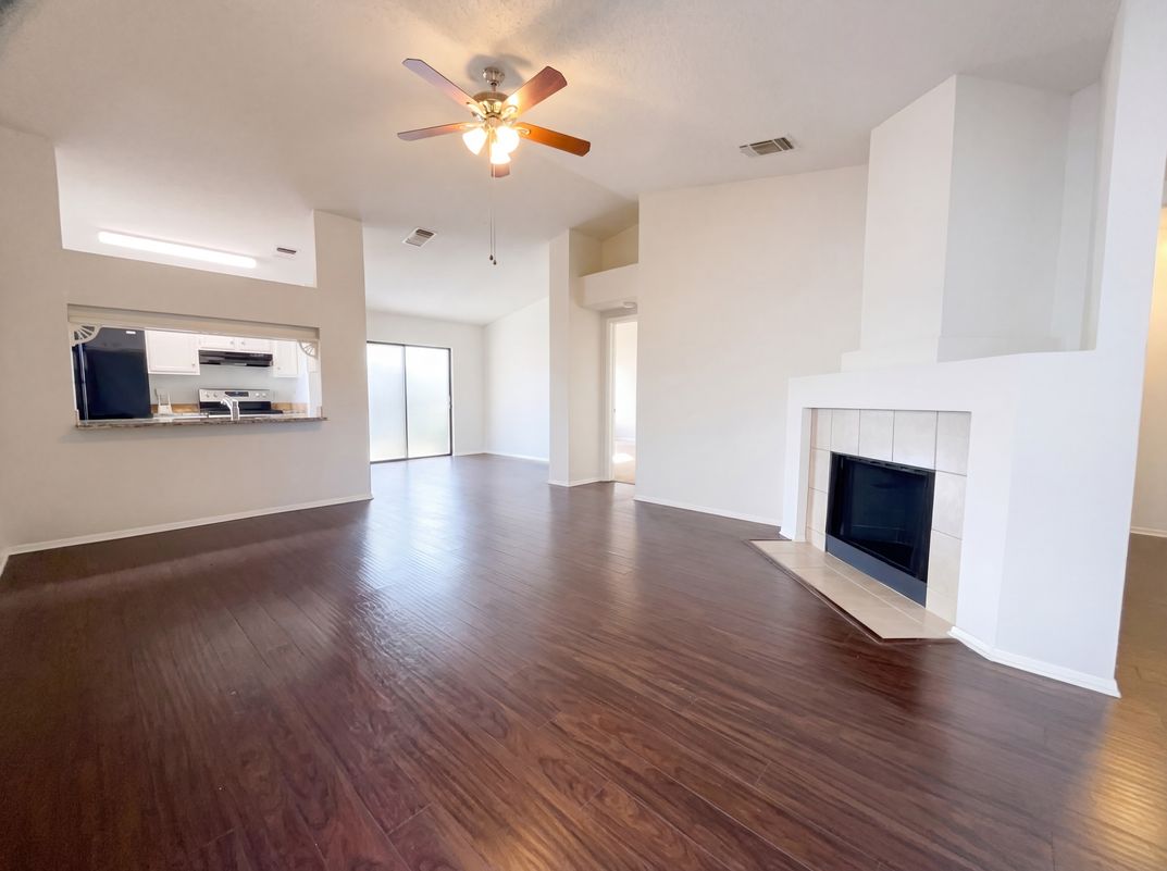 Photo 6 of 16 of 15009 Winter View Dr, San Antonio, TX