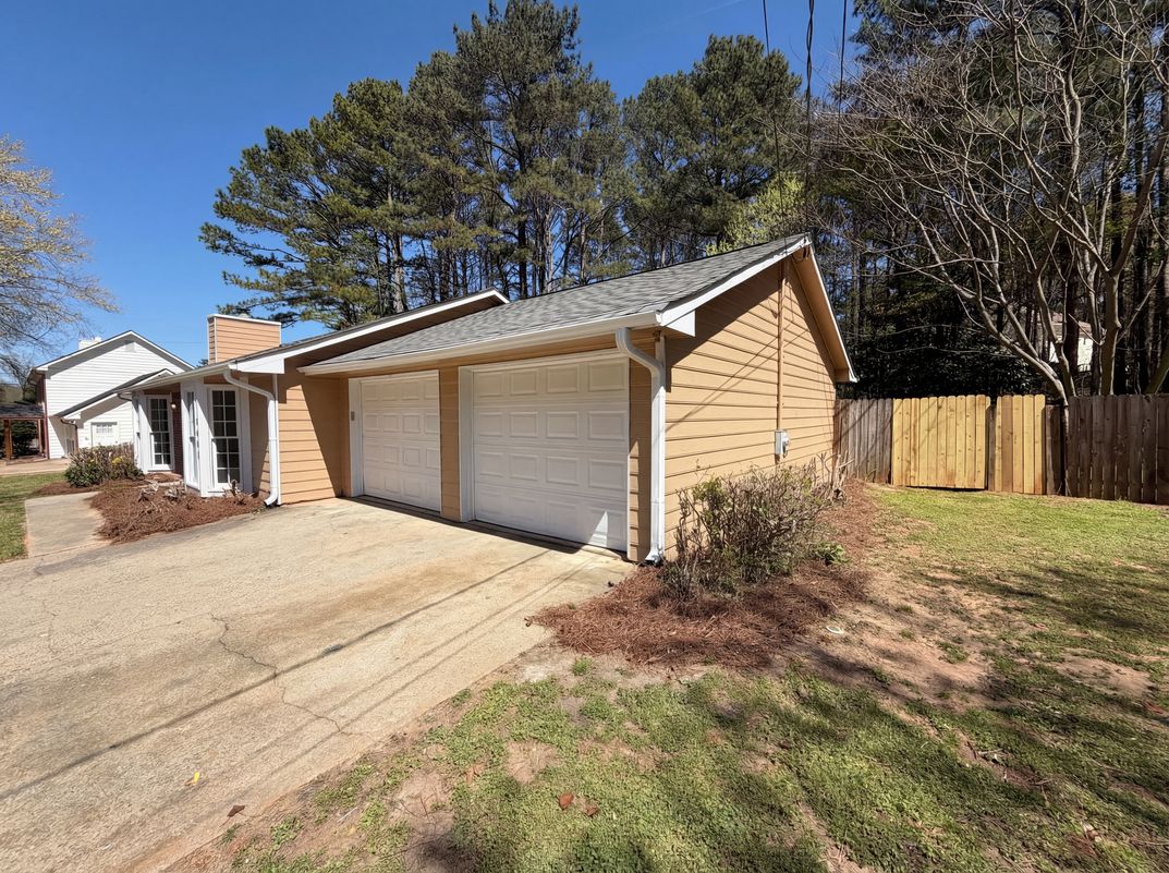 Photo 16 of 18 of 5003 Henson Dr SW, Mableton, GA