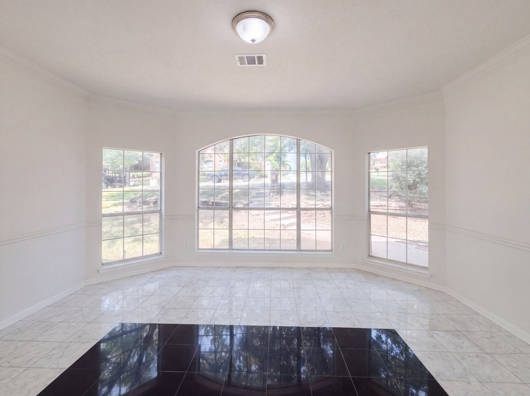 Photo 6 of 26 of 1231 Jeanette Way, Carrollton, TX