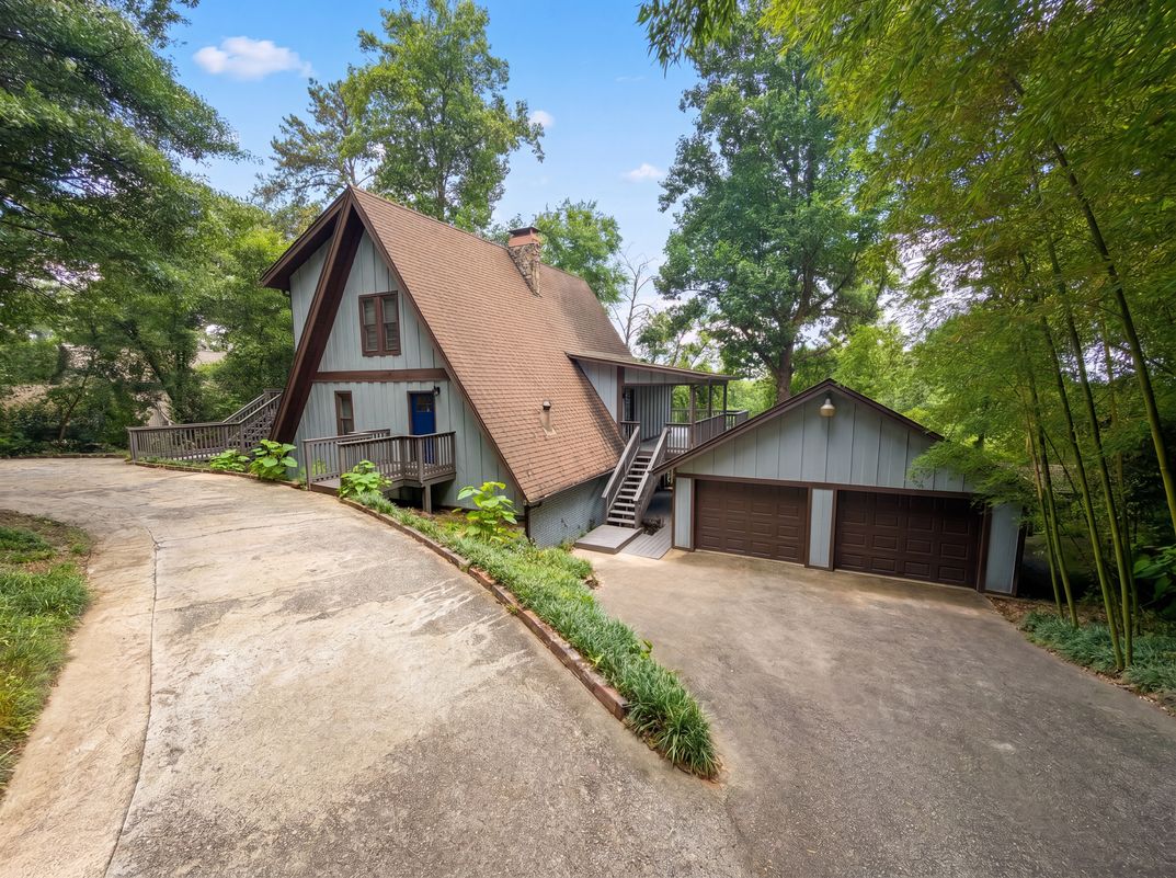 Photo 19 of 27 of 2801 Shades Crest Rd, Vestavia Hills, AL