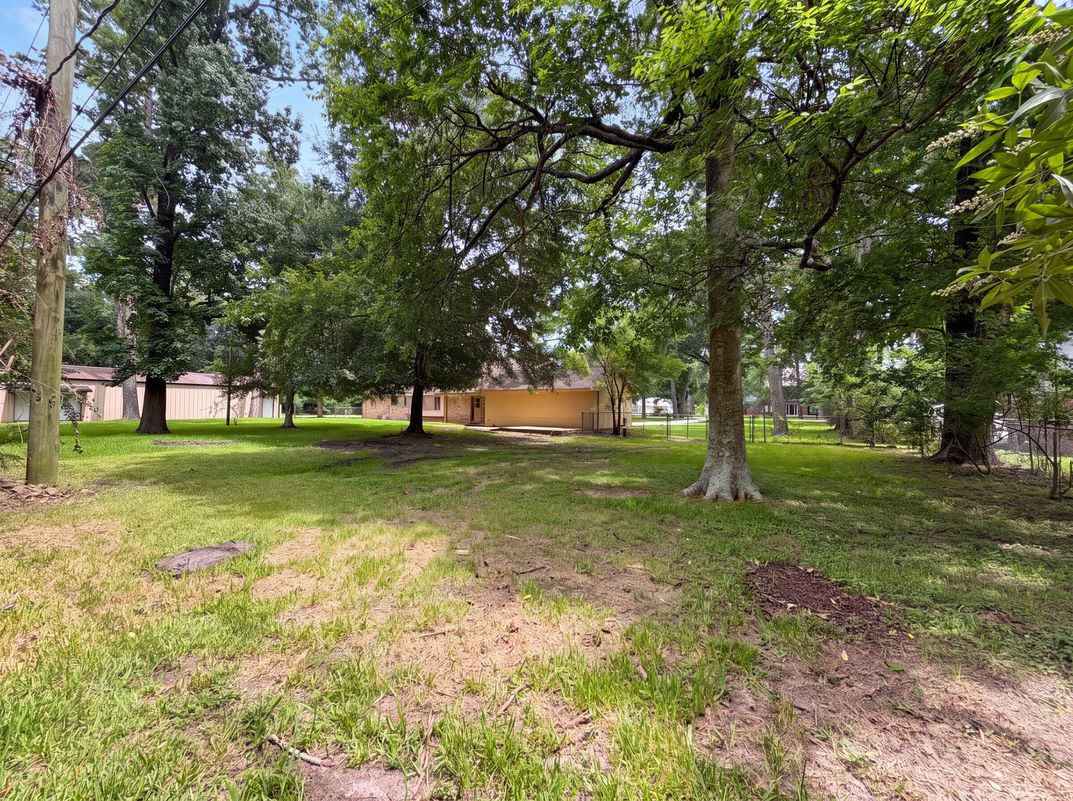 Photo 5 of 19 of 11614 Mile Dr, Houston, TX
