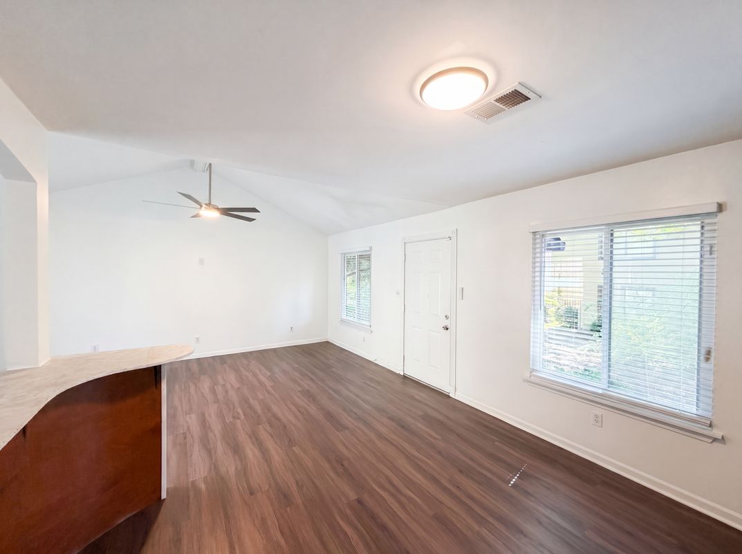 Photo 7 of 25 of 2725 Flintlock Pl, Austell, GA