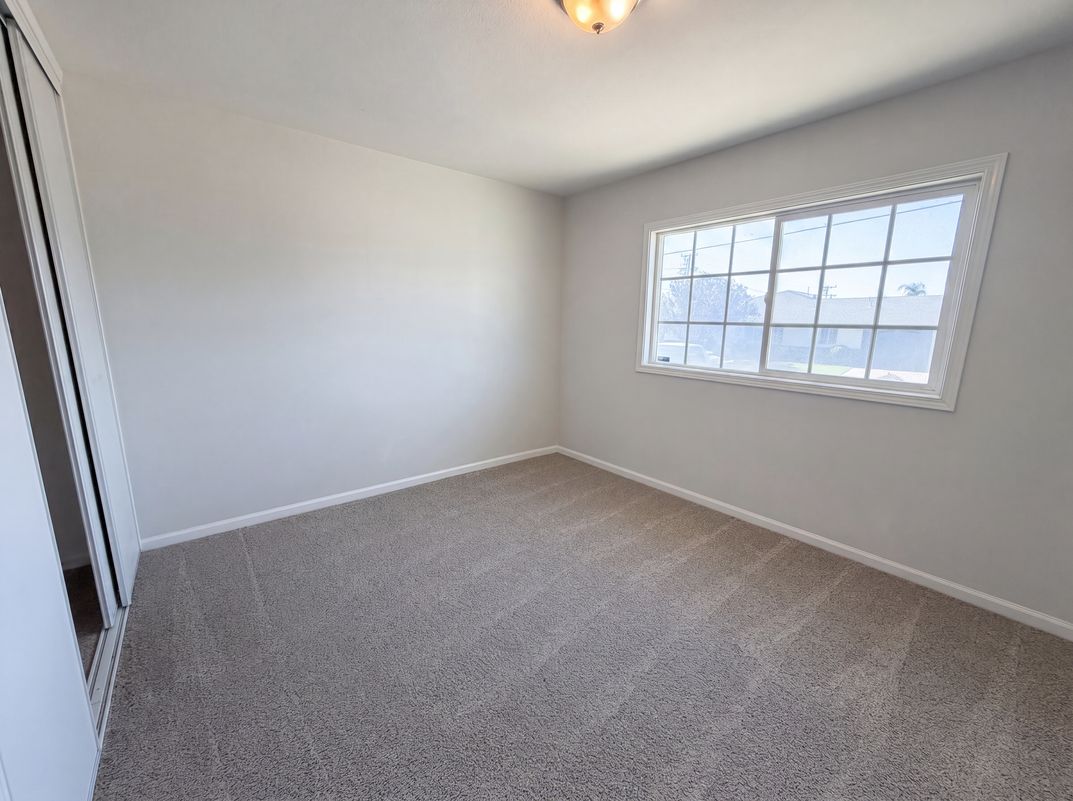 Photo 7 of 17 of 322 E Mariposa Dr, Rialto, CA