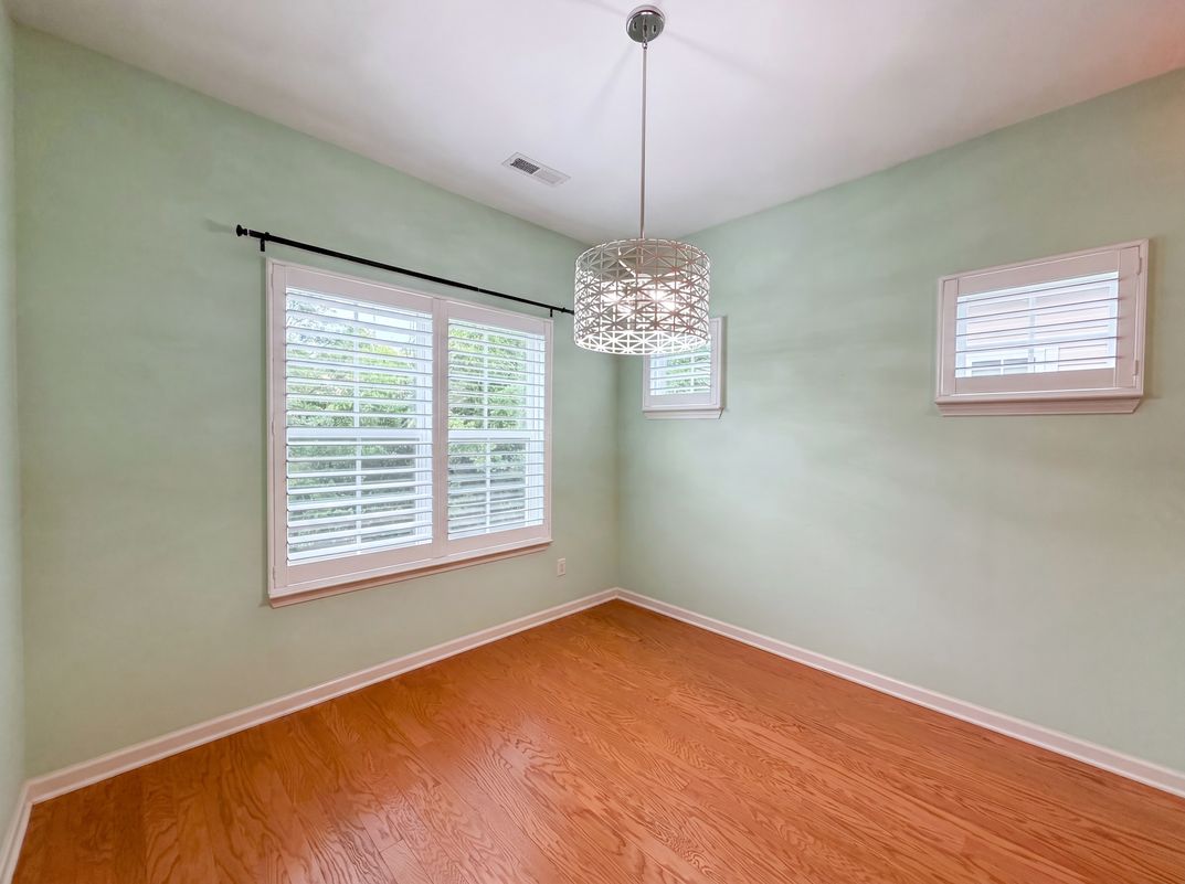 Photo 6 of 15 of 2530 Walpole Ln, Columbia, TN