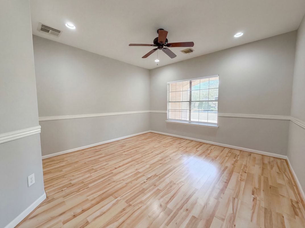 Photo 11 of 19 of 19822 Rippling Brook Ln, Tomball, TX