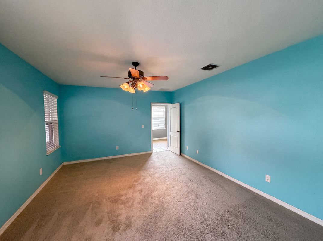 Photo 6 of 24 of 12902 Scout Ct, Grand Island, FL
