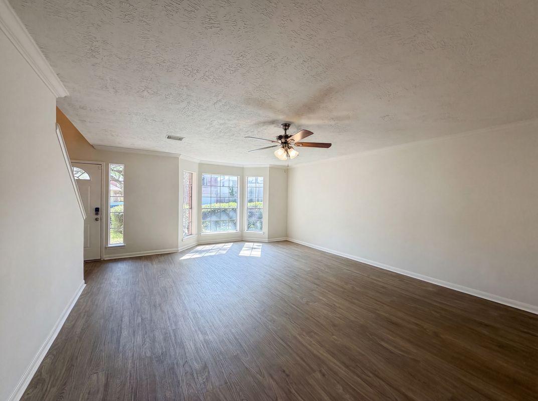Property photo 3 of 6831 Stratford Park Dr