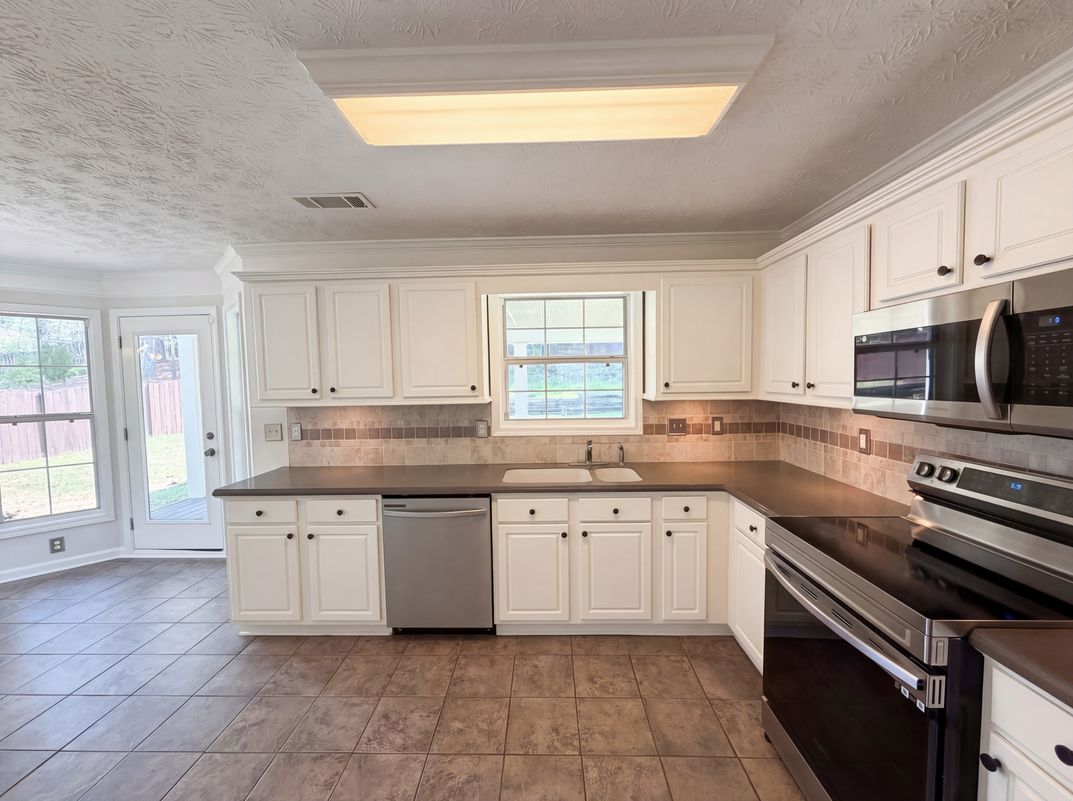 Photo 13 of 25 of 3099 Brooksong Way, Dacula, GA