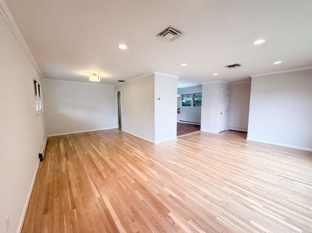 Photo 6 of 23 of 35 Dapp Ct, Elmwood Park, NJ
