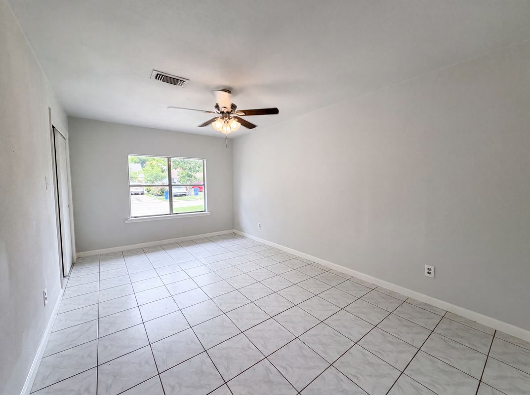 Photo 15 of 18 of 12510 Daventry Ln, Houston, TX