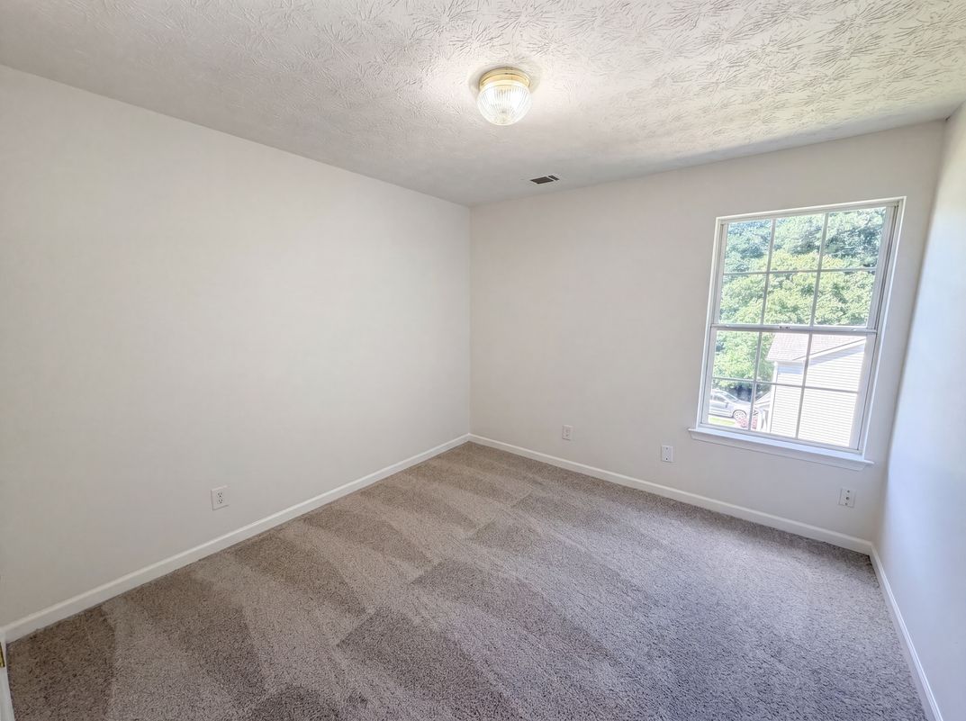 Photo 12 of 25 of 3582 Coveside Ct, Loganville, GA