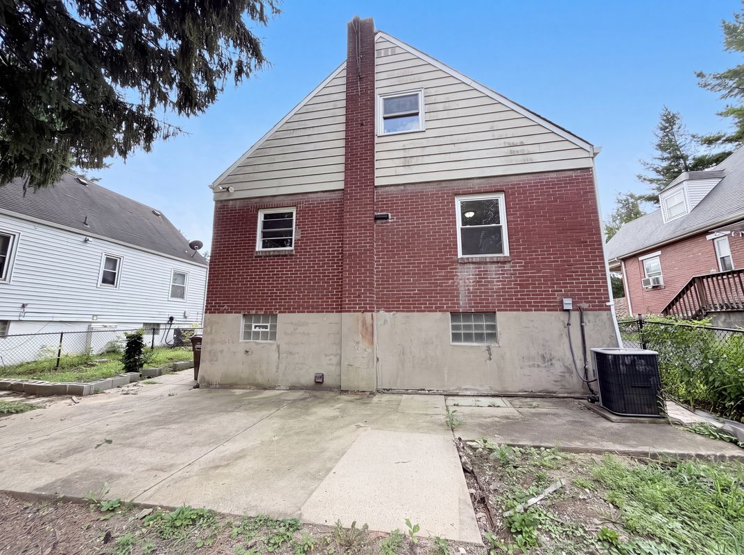 Photo 5 of 24 of 6418 Savannah Ave, Cincinnati, OH