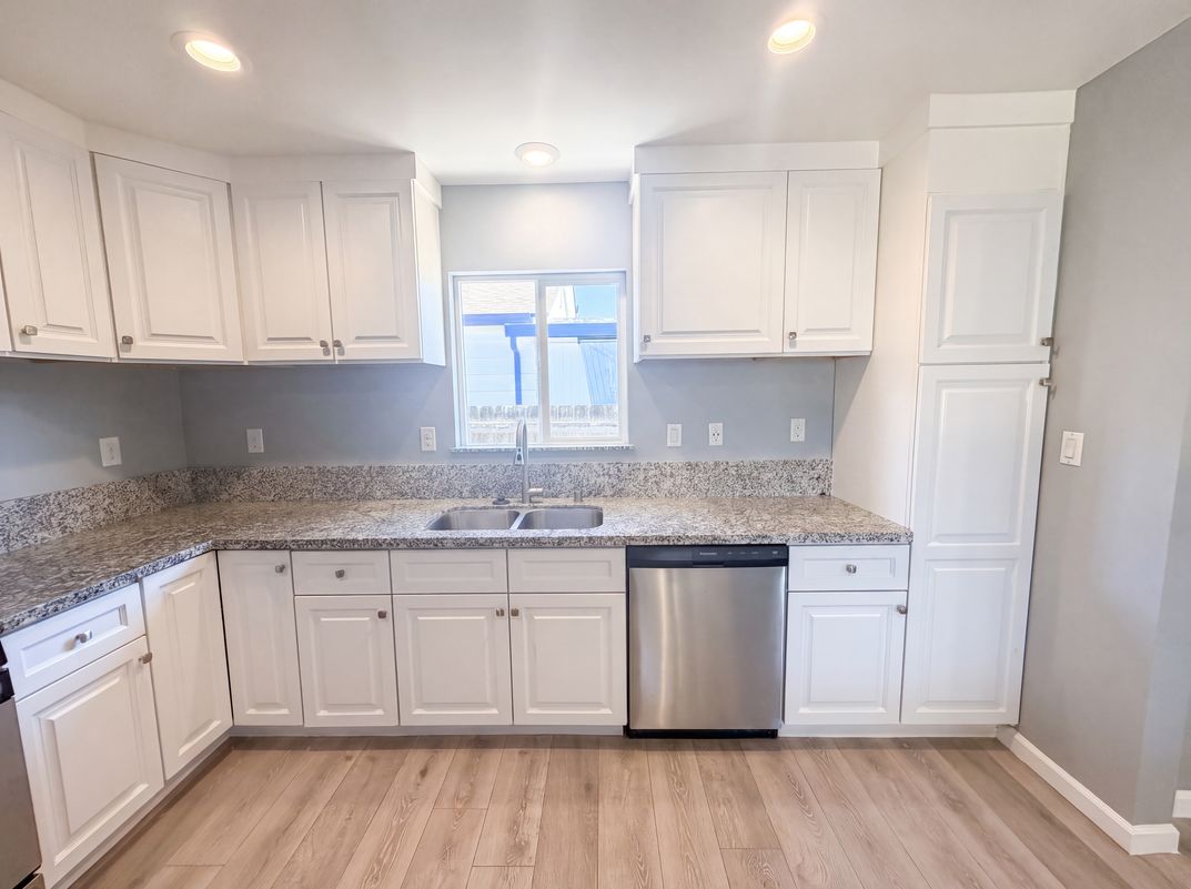 Photo 6 of 24 of 3713 Ripley St, Sacramento, CA