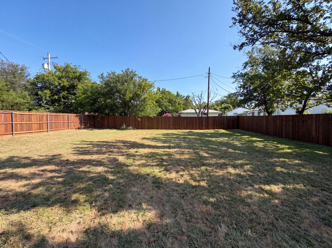 Photo 18 of 19 of 502 Jennings St, Nocona, TX