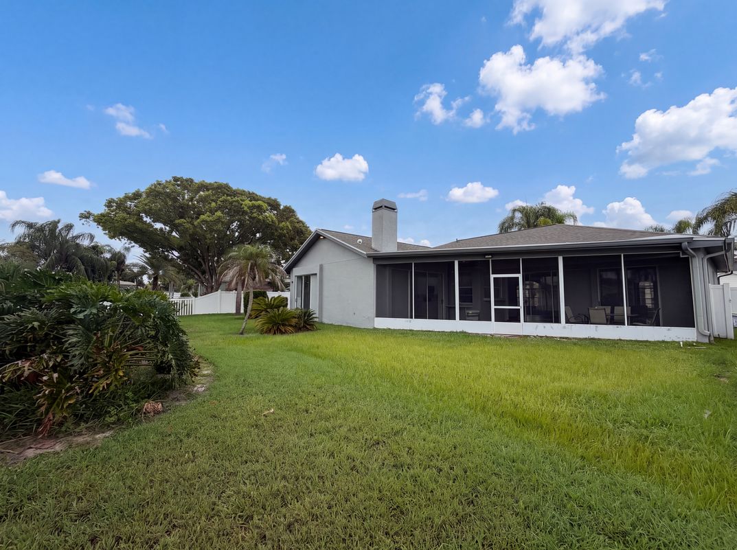Photo 5 of 28 of 12919 Prestwick Dr, Riverview, FL