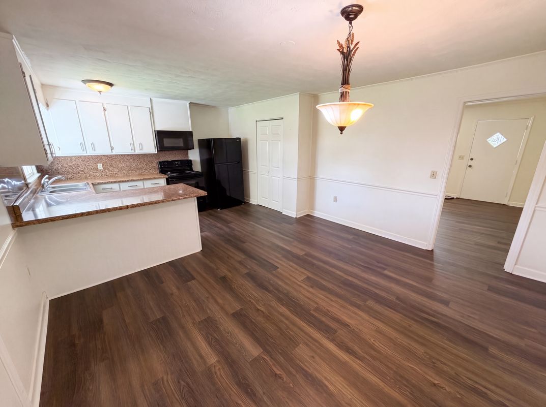 Photo 6 of 23 of 5100 Robinwood Dr, Charlotte, NC