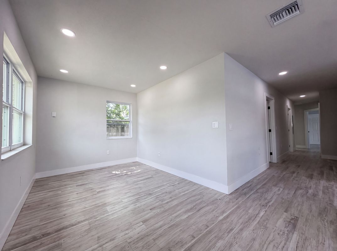 Photo 10 of 23 of 1320 NW 15th St, Homestead, FL