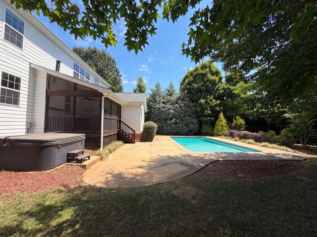 Photo 4 of 23 of 4903 Homeplace Dr, Apex, NC