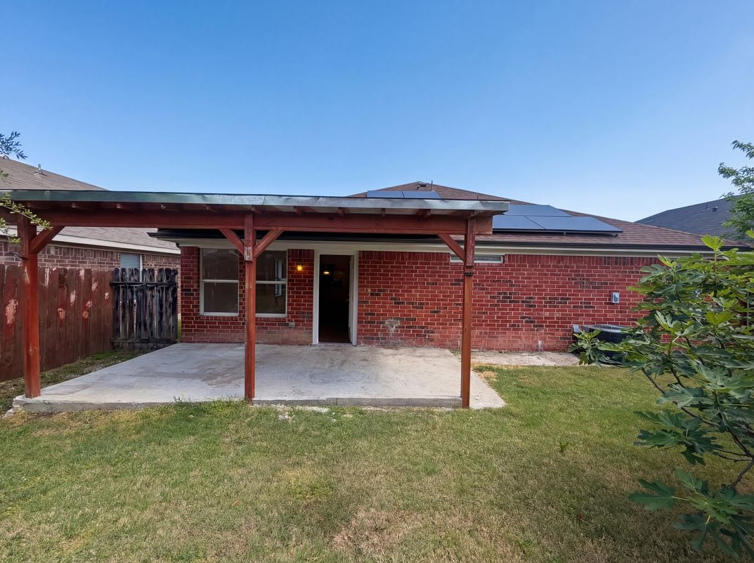 Photo 5 of 19 of 2563 Taos Dr, Grand Prairie, TX