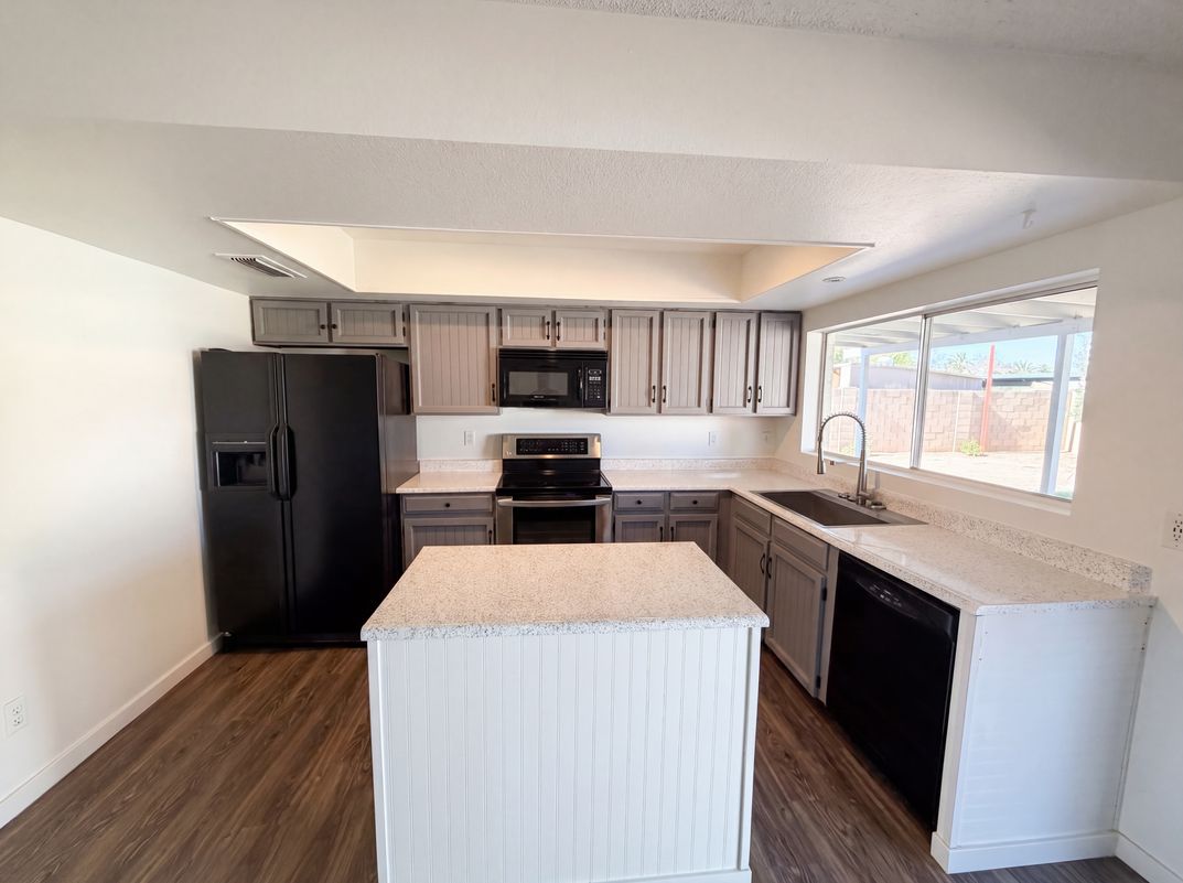 Property photo 2 of 12028 N 41st Dr