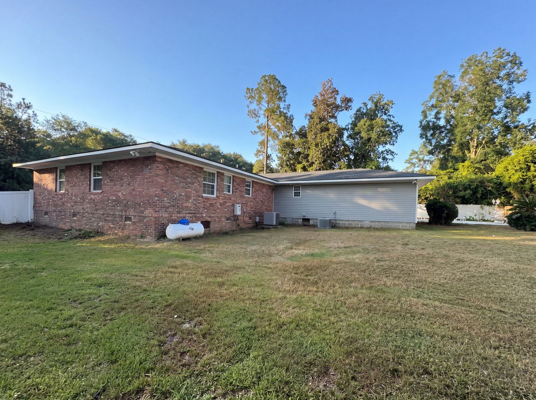 Photo 23 of 26 of 1625 Windsor Dr, Waycross, GA