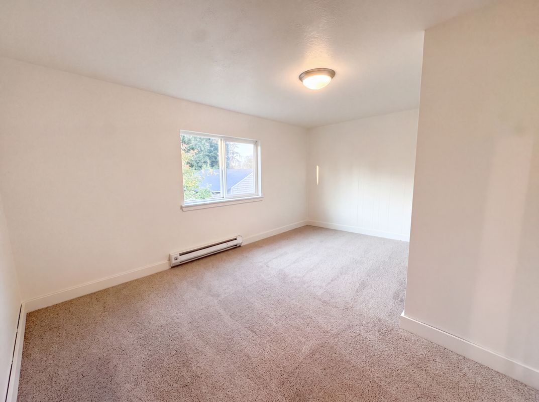 Photo 12 of 17 of 7507 Lower Ridge Rd, Everett, WA