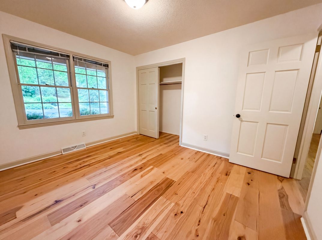 Photo 4 of 18 of 3010 Hope Valley Rd, Winston Salem, NC