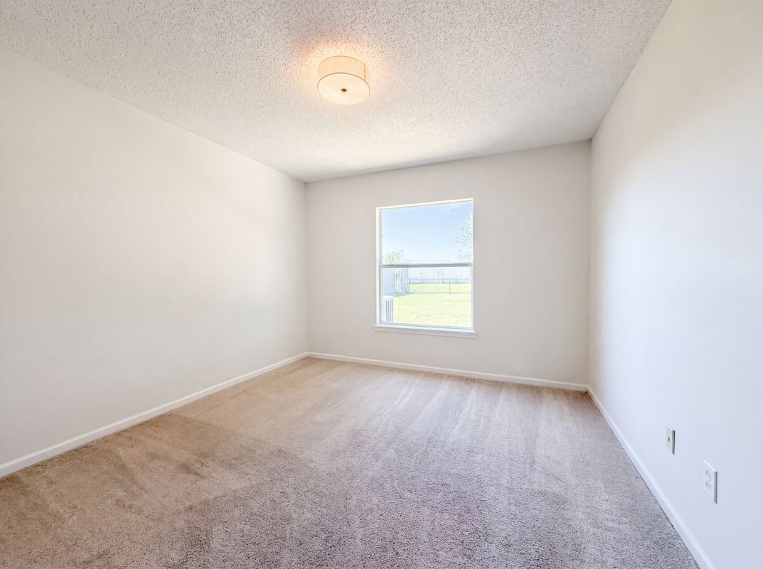 Photo 12 of 21 of 11424 Rolling River Blvd, Jacksonville, FL