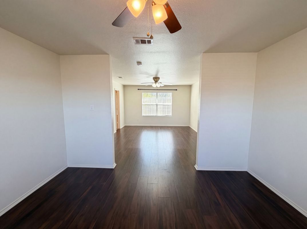 Photo 11 of 23 of 2027 Pine Knot Dr, Heartland, TX