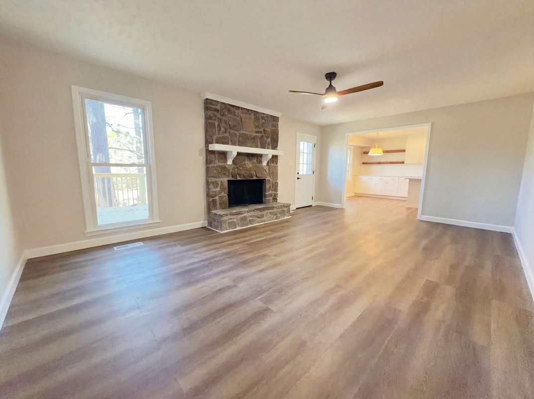 Photo 3 of 23 of 5048 Kerry Downs Rd, Hoover, AL