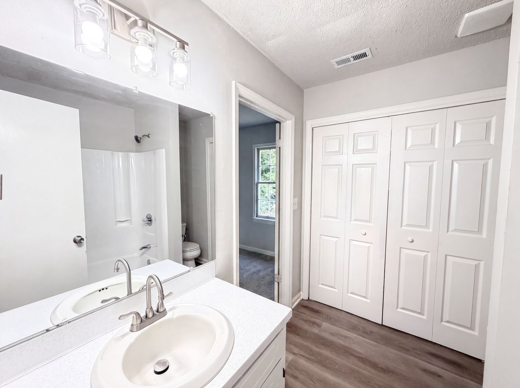 Photo 12 of 16 of 6912 Fieldlark Ln, Charlotte, NC