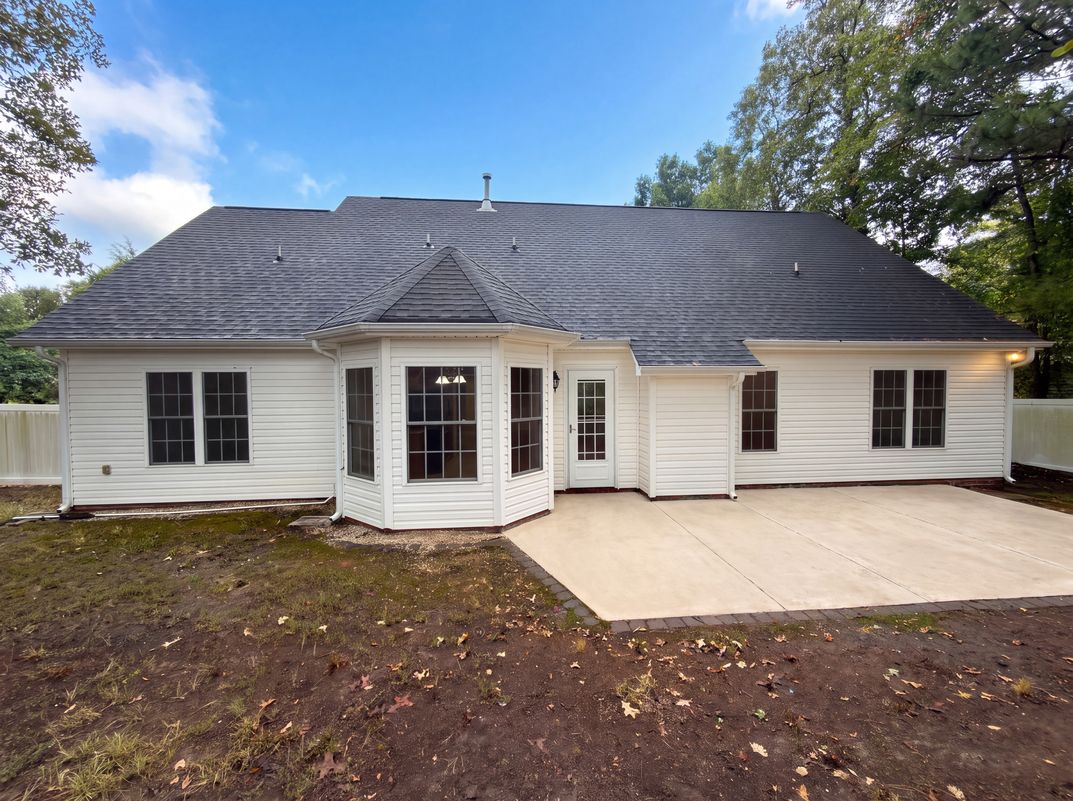Photo 5 of 19 of 2037 Olde Towne Dr, Monroe, NC