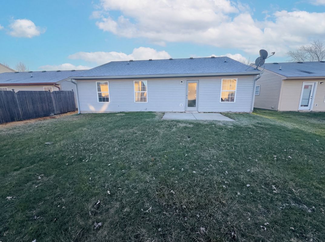 Photo 5 of 20 of 6654 Hazelhatch Dr, Indianapolis, IN