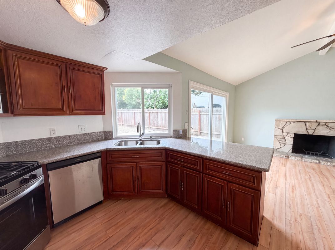 Photo 7 of 25 of 7804 McClintock Way, Sacramento, CA