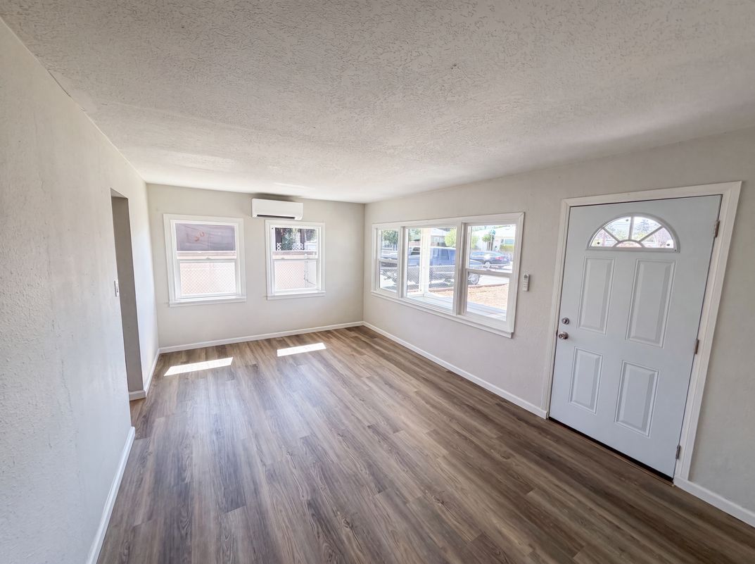 Photo 7 of 19 of 1374 El Nita Ln, Hemet, CA